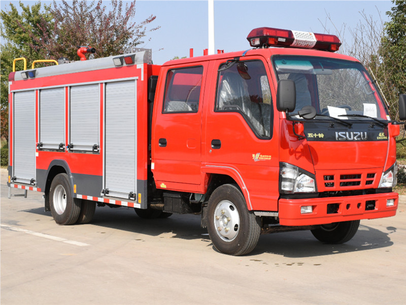 經(jīng)高科技防腐處置小型水罐消防車(chē)